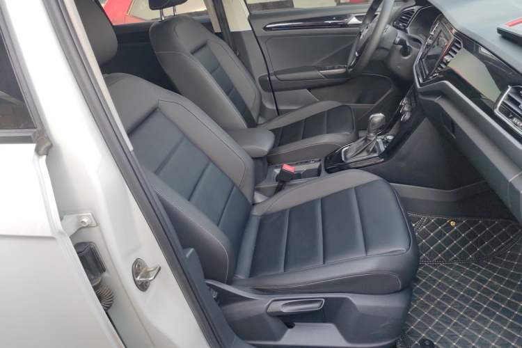 Used Volkswagen T-ROC 2019 280TSI DSG Two-Wheel Drive Comfort Version China VI Standard
