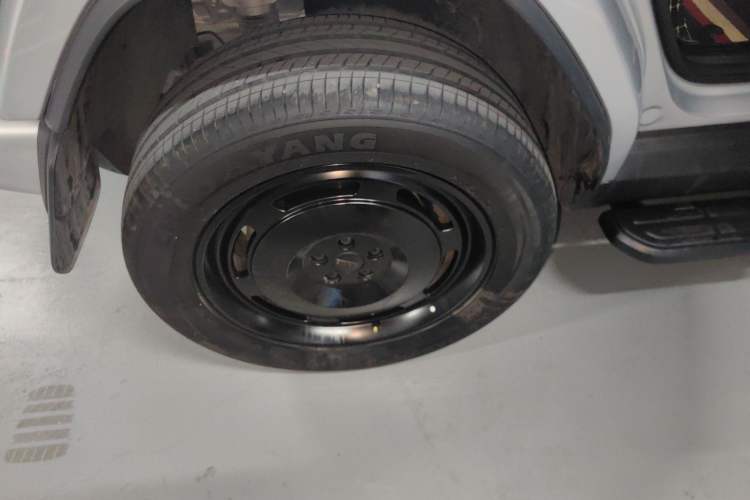 Used  V23 2025 401 Two-Wheel Drive Advanced Edition