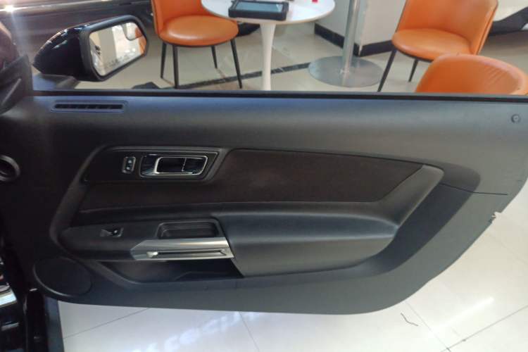 Used Ford Mustang 2015 2.3T Automatic U.S.-Spec Version
