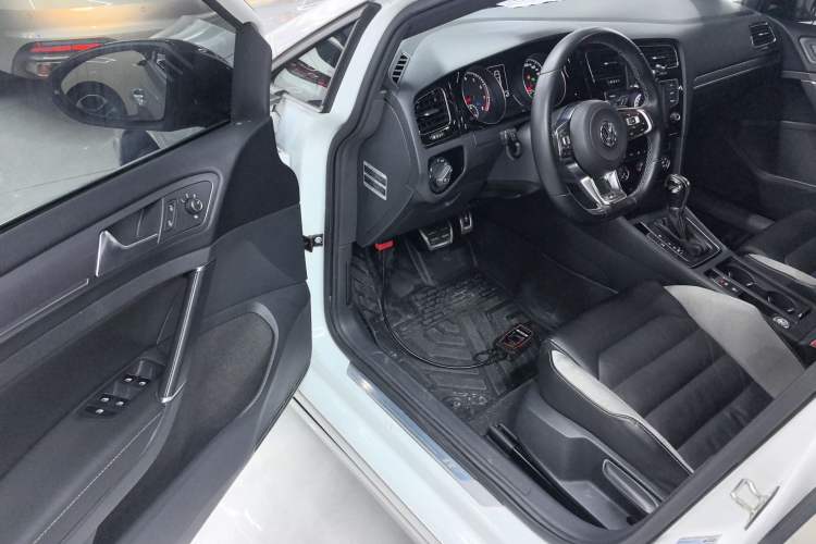 Used Volkswagen Golf 2016 1.4TSI Automatic R-Line
