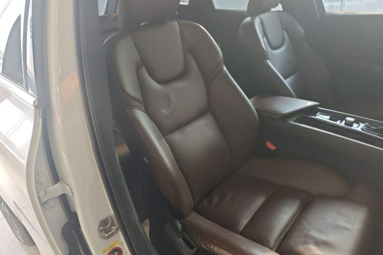 Used Volvo XC60 2020 T5 4x4 Smart Luxury Edition