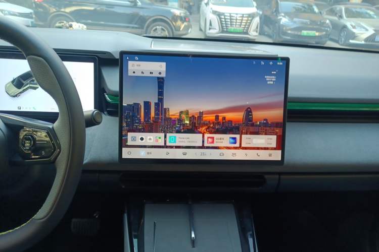 Used Lynk & Co 08 EM-P 2025 120km Long-Range Pro
