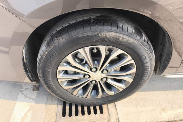 Used Buick GL8 2023 Land Executive Class Comfort Model
