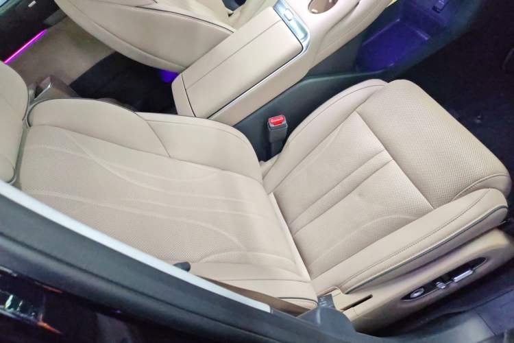 Used XPeng X9 2025 740 Ultra-Long Range Max
