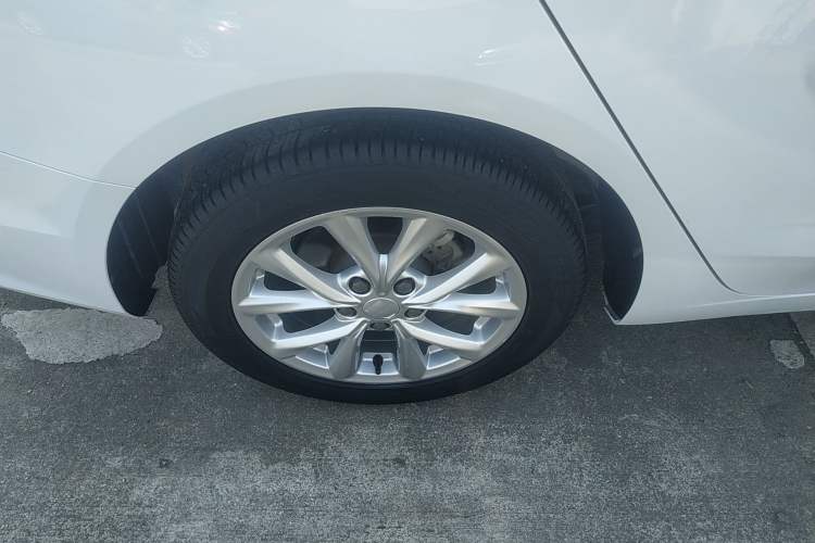 Used Roewe i5 2019 1.5L Automatic 4G Connected Langyue Edition