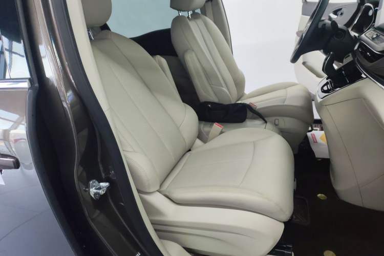 Used Buick GL8 2023 Land Executive Class Comfort Model
