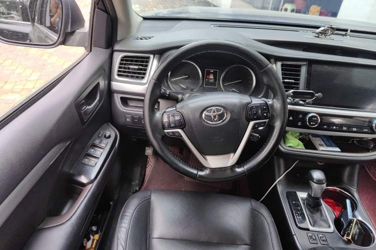 Used Toyota Highlander 2018 2.0T Four-Wheel Drive Prestige Version 7 Seats China V Emission Standard