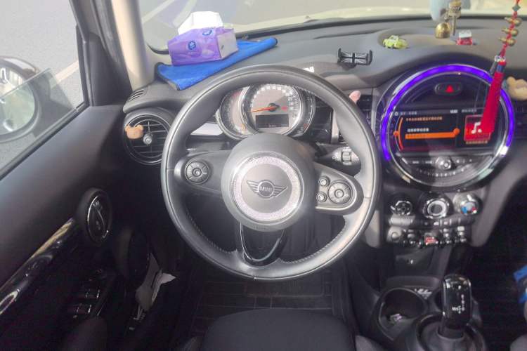 Used  MINI 2018 1.5T COOPER Classic Edition Five-Door Version
