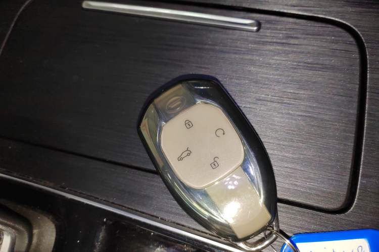 Used GAC Trumpchi GS8 2024 Linghang Series 2.0 TGDI Two-Wheel Drive Luxury Smart Connectivity Version
