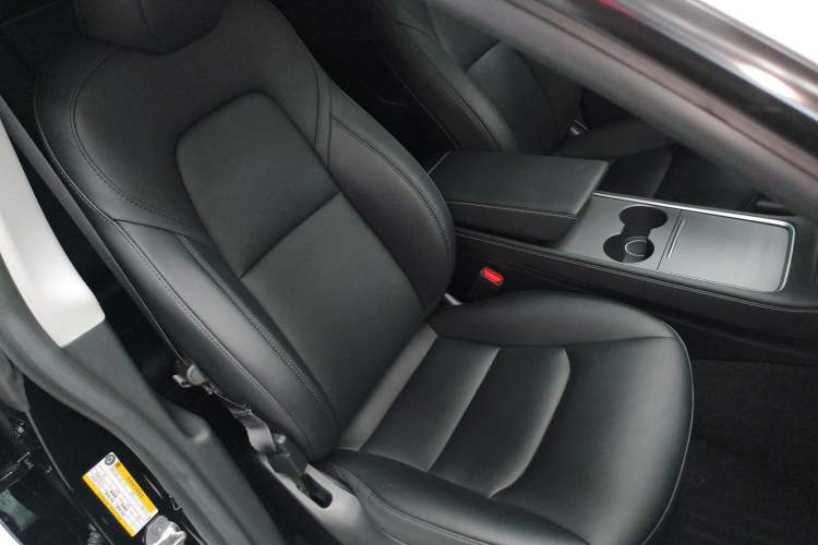 Used Tesla Model Y 2023 Rear-Wheel-Drive Version
