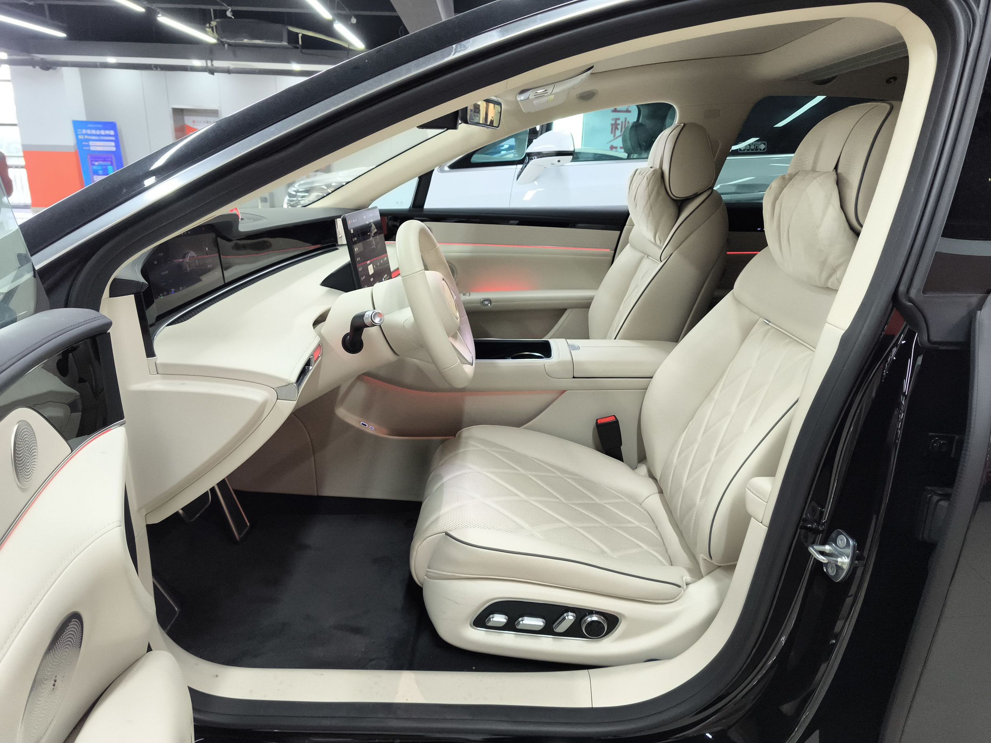 Переднее сиденье в автомобиле