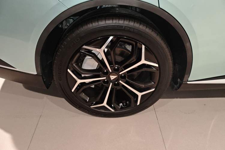 Used  SL03 2023 200Max Range-Extended Version
