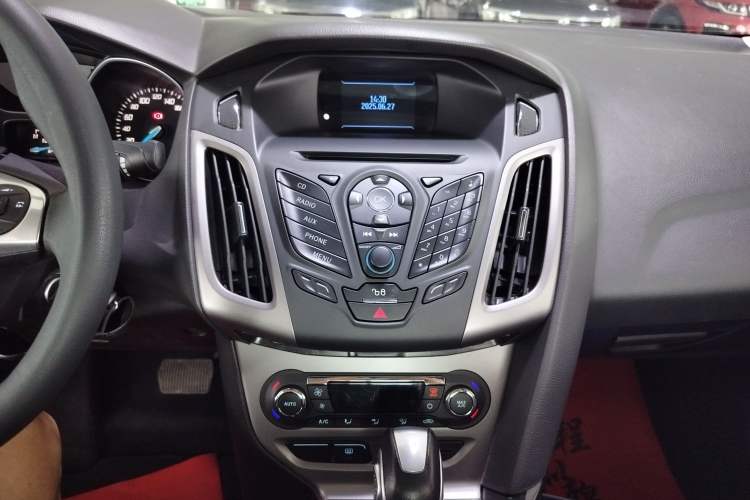 Used Ford Focus 2012 Sedan 1.6L Automatic Fashion Edition
