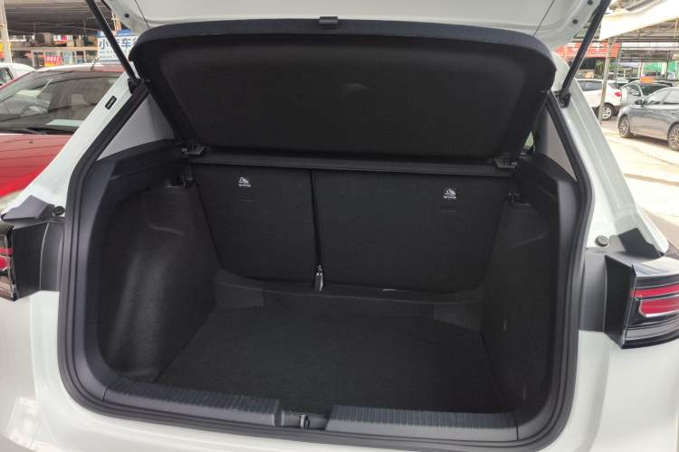 Used Volkswagen Tharu 2025 NewRui 300TSI Prestige Edition
