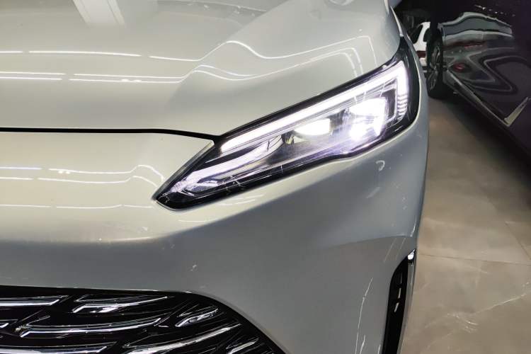 Used Buick GL8 New Energy 2025 Lu Shang Luxury Edition 7-Seater
