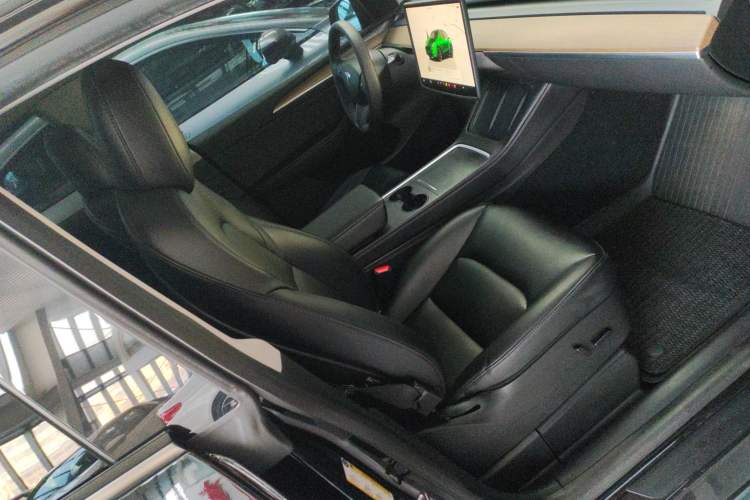 Used Tesla Model Y 2022 Long-Range All-Wheel-Drive Version
