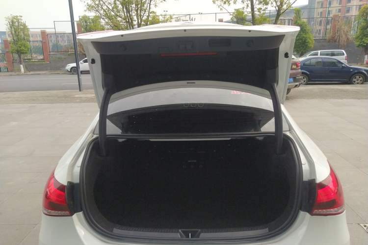 Used Mercedes-Benz A-Class 2021 A 200 L Sport Sedan Fashion Model
