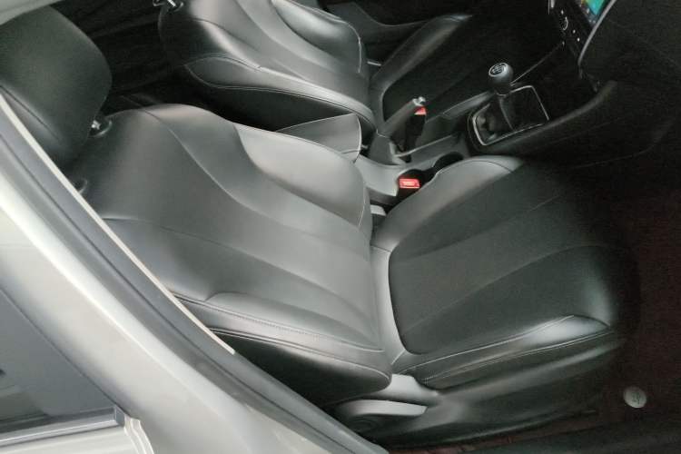 Used Roewe i5 2019 1.5L Manual 4G Connectable Langhao Edition
