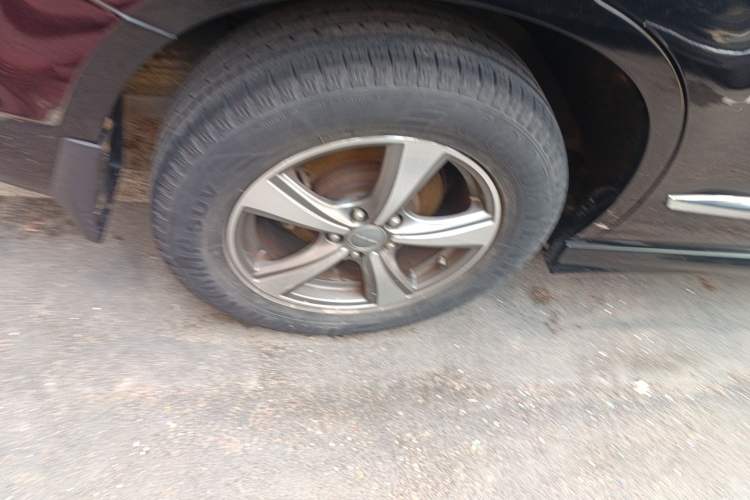 Used Haval H6 2013 Upgraded Model 2.4L Automatic Two-Wheel Drive Elite Version
