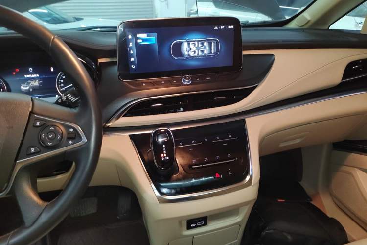 Used Buick GL8 2023 Facelifted Land Cruiser Executive Luxury Version