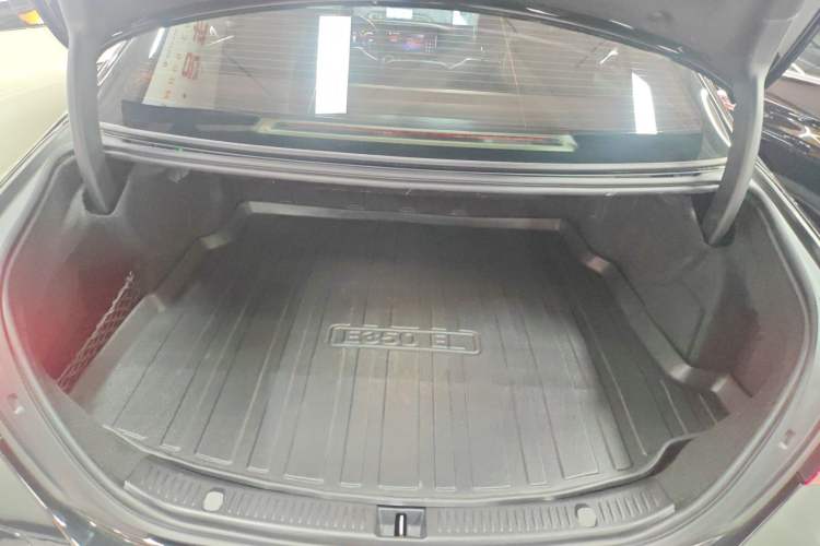 Used Mercedes-Benz E-Class New Energy 2023 E 350 e L Plug-in Hybrid Sedan
