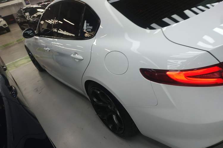 Used Alfa Romeo Giulia 2017 2.0T 280HP Luxury Sport Edition
