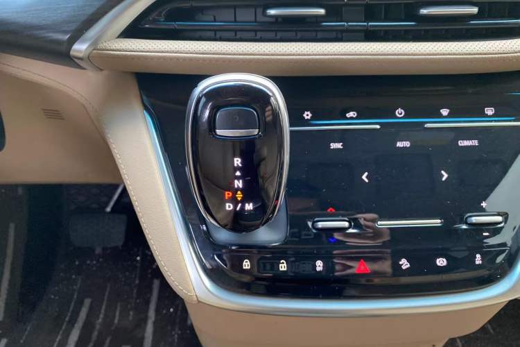 Used Buick GL8 2021 ES Land Cruiser 653T Luxury Edition
