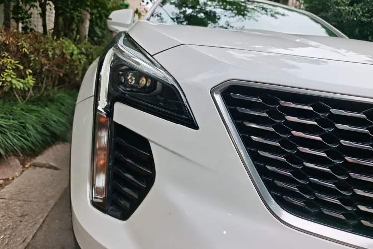 Used Cadillac XT4 2018 28T Two-Wheel Drive Tech Version
