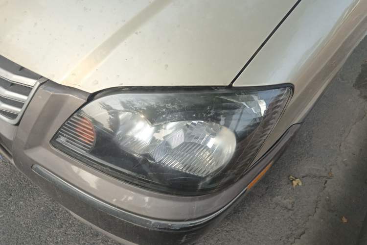 Used FORTHING Lingzhi 2016 V3 1.5L 7-Seater Luxury Model China IV Standard
