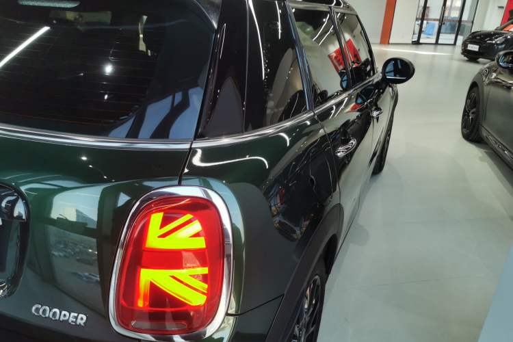 Used  MINI 2018 1.5T COOPER Classic Edition Five-Door Version
