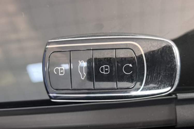 Used Chery Tiggo 8 PLUS C-DM 2025 1.5T 116 km Prestige Version 5 Seats
