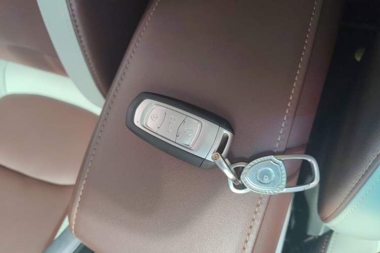 Used Geely Auto Emgrand X7 Sport 2022 1.8TD DCT Zhiya Trim
