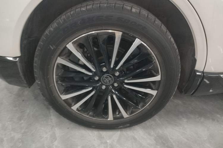 Used Toyota Venza 2023 2.5L Smart Electric Hybrid Dual-Drive Prestige Version
