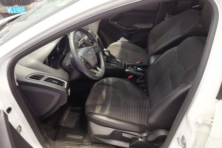 Used Ford Focus 2017 Hatchback 1.6L Automatic Fashion Edition Smart Drive Version
