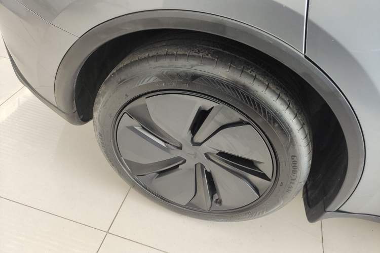 Used Tesla Model Y 2025 Rear-Wheel-Drive Version
