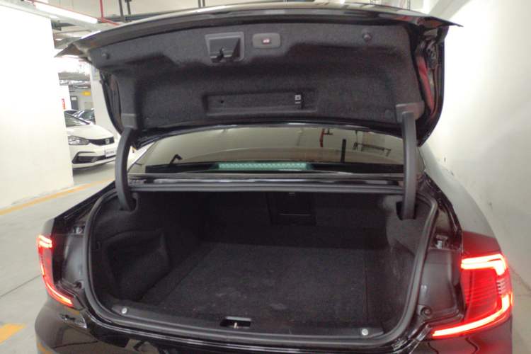 Used Volvo S90 2022 B5 Zhiyi Luxury Edition
