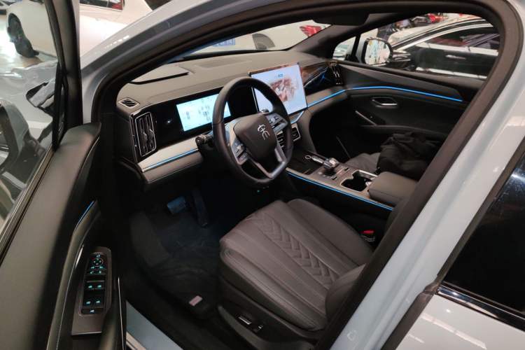 Used BYD Song L DM-i 2025 Intelligent Driving Version 160 km Beyond-Range Type