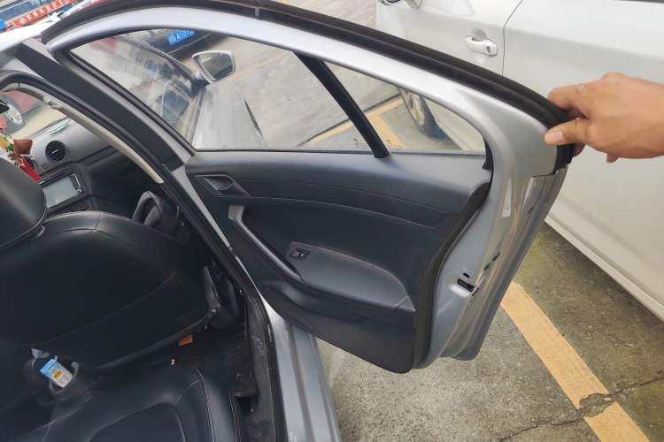 Used Volkswagen Jetta 2013 1.6L Manual Fashion Edition