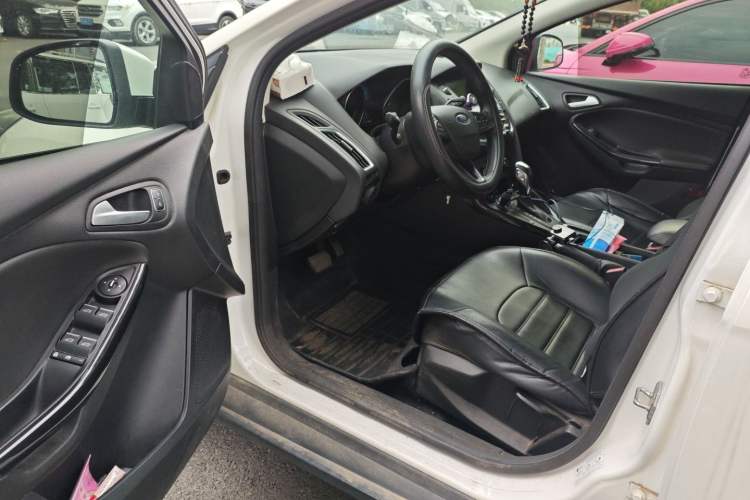 Used Ford Focus 2017 Hatchback 1.6L Automatic Fashion Edition Smart Drive Version
