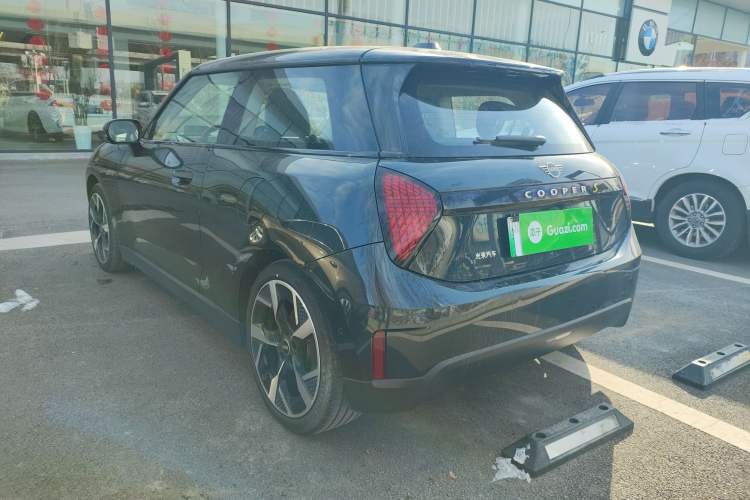 Used  Electric MINI COOPER 2024 452km COOPER SE Artist
