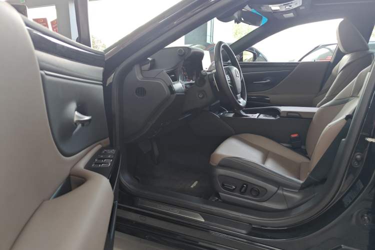 Used Lexus ES 2023 200 Excellence Edition
