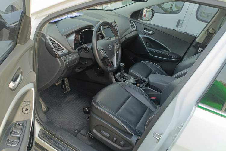 Used Hyundai Santa Fe 2017 2.0T Automatic Two-Wheel Drive Smart Version 7 Seats
