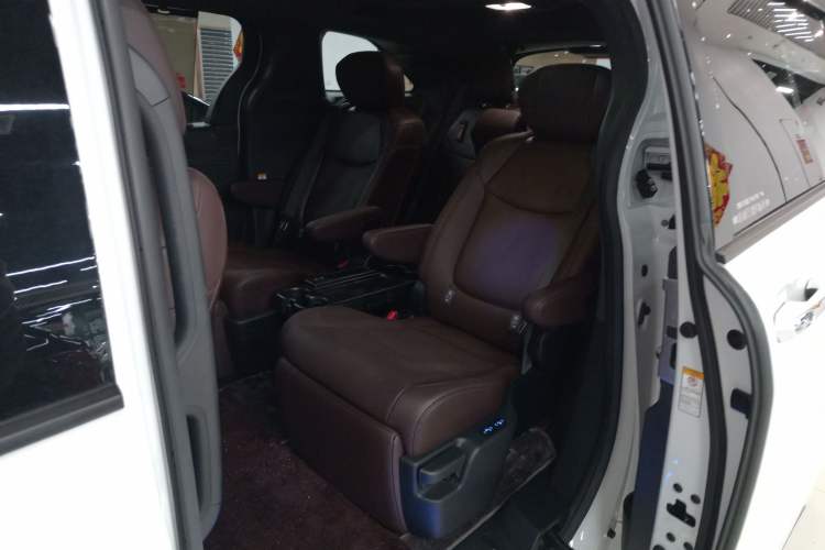 Used Toyota Sienna 2021 2.5L Hybrid Platinum Edition
