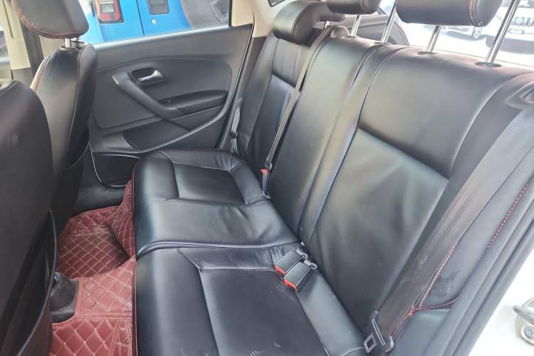 Used Volkswagen Polo 2016 1.6L Automatic Comfort Model
