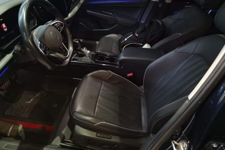 Used Volkswagen Passat 2022 330TSI Luxury Edition Custom Version
