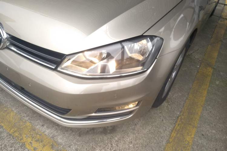 Used Volkswagen Golf 2017 1.6L Automatic Comfort Million-Vehicle Anniversary Edition
