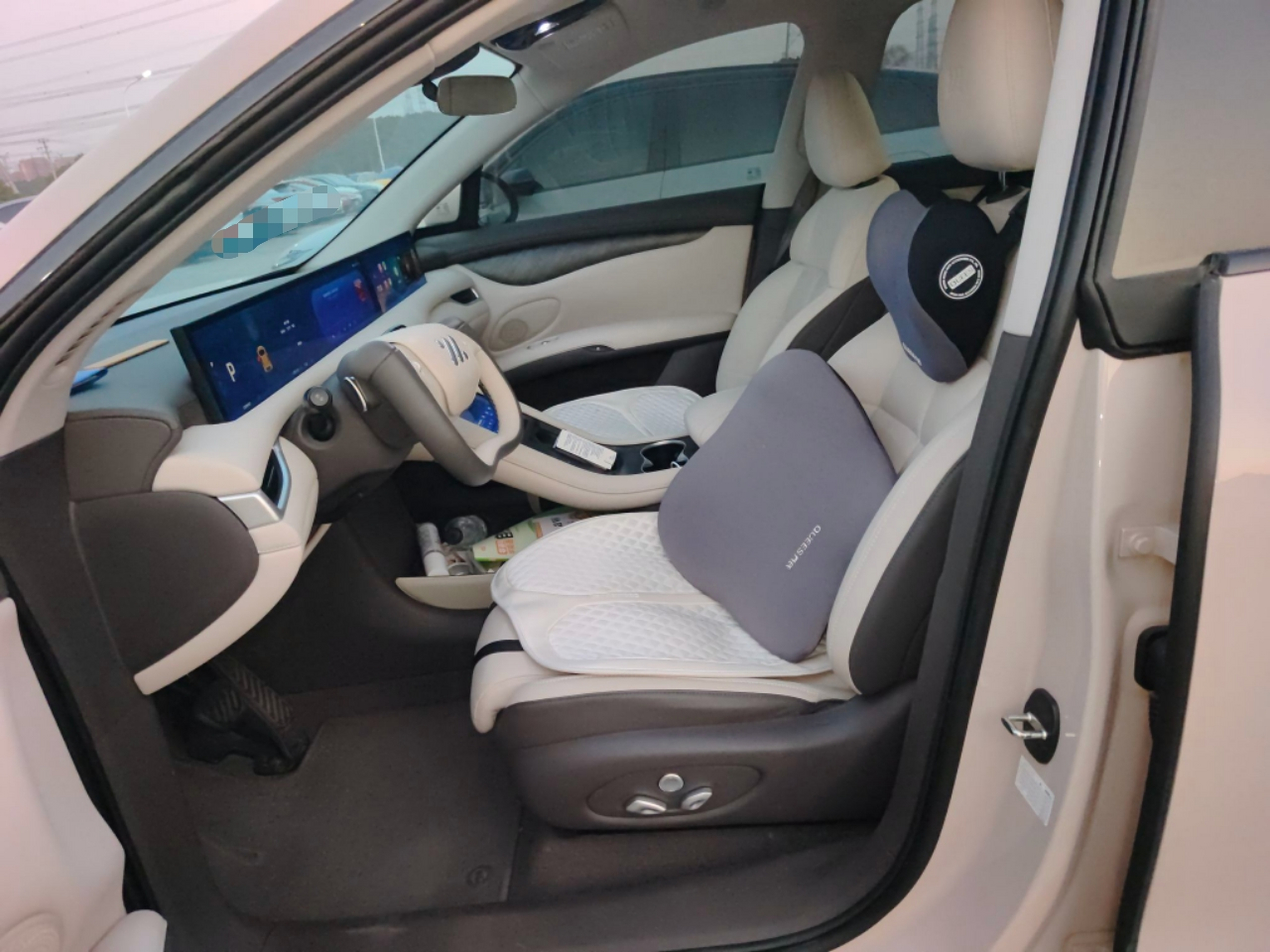 Переднее сиденье в автомобиле