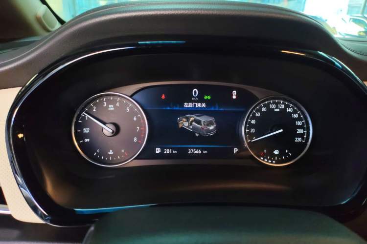 Used Buick GL8 2023 Facelifted Land Cruiser Executive Luxury Version
