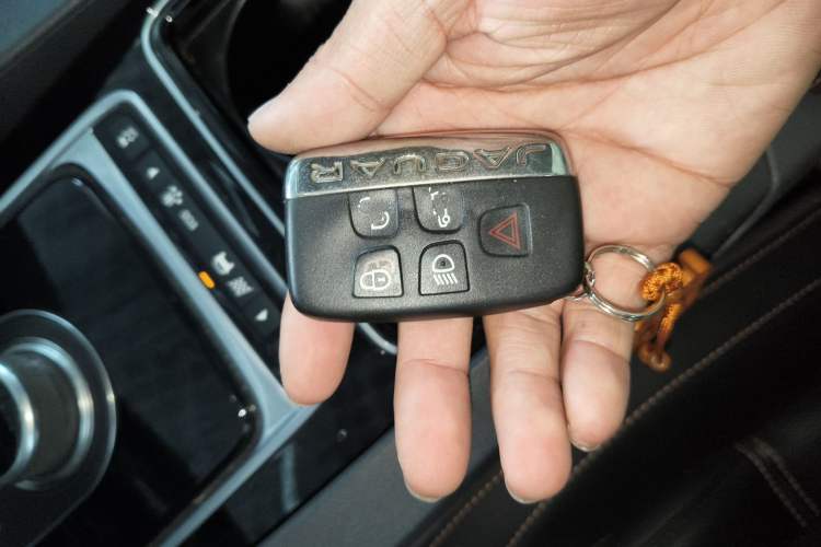 Used Jaguar F-PACE 2018 2.0T Two-Wheel Drive Urban Deluxe Edition
