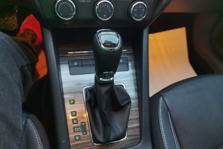 Used Skoda Octavia 2017 1.6L Automatic Smart Drive Edition